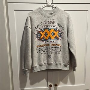 Abercrombie & Fitch Gray Super Bowl Crewneck Sweater